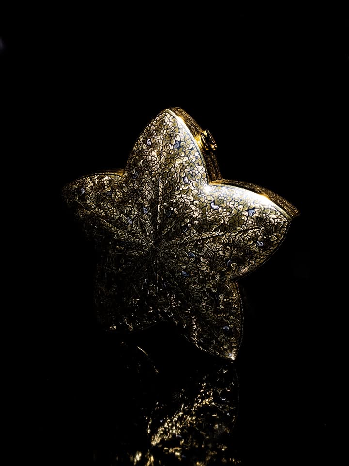 เอมมี่ - มรกต กิตติสาระ