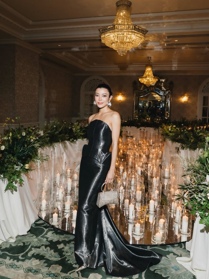 เอมมี่ - มรกต กิตติสาระ