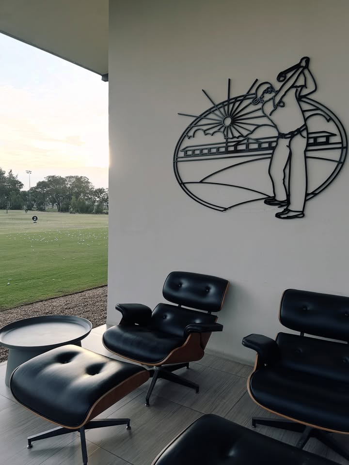 เอมมี่ - มรกต กิตติสาระ