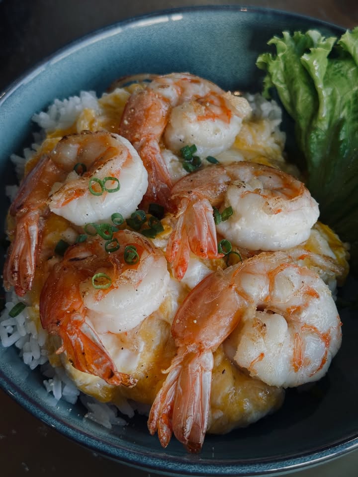 เอมมี่ - มรกต กิตติสาระ