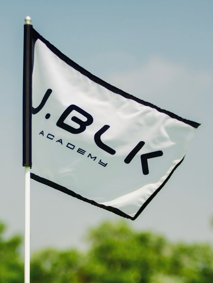 เอมมี่ - มรกต กิตติสาระ