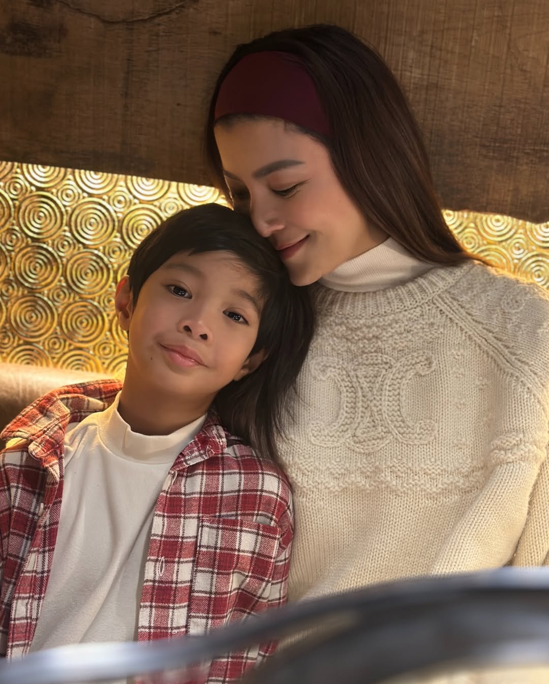 เอมมี่ - มรกต กิตติสาระ