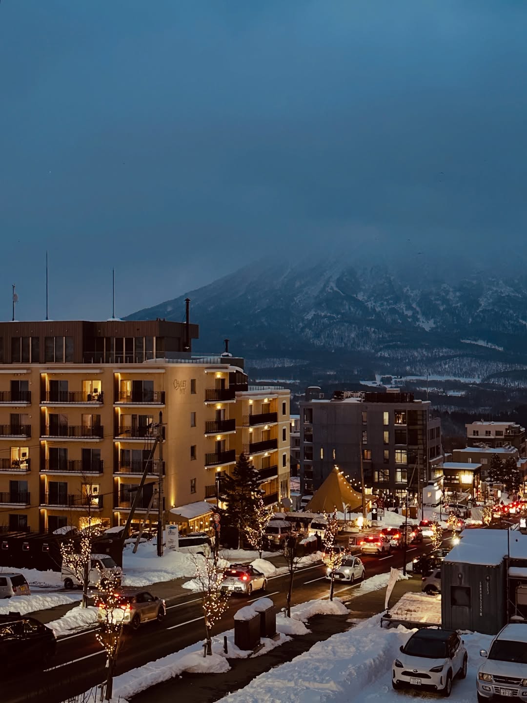 เอมมี่ - มรกต กิตติสาระ