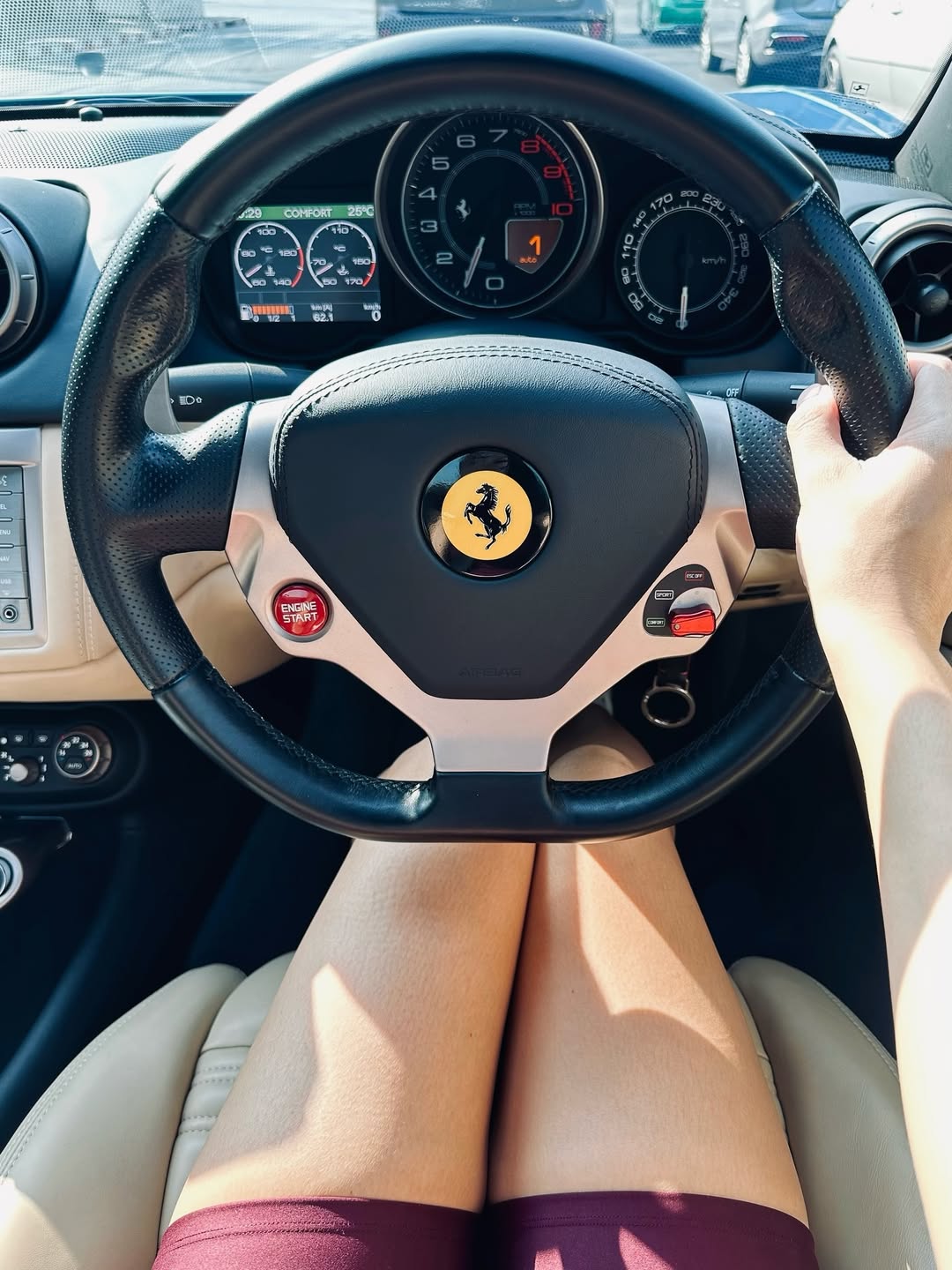 เอมมี่ - มรกต กิตติสาระ