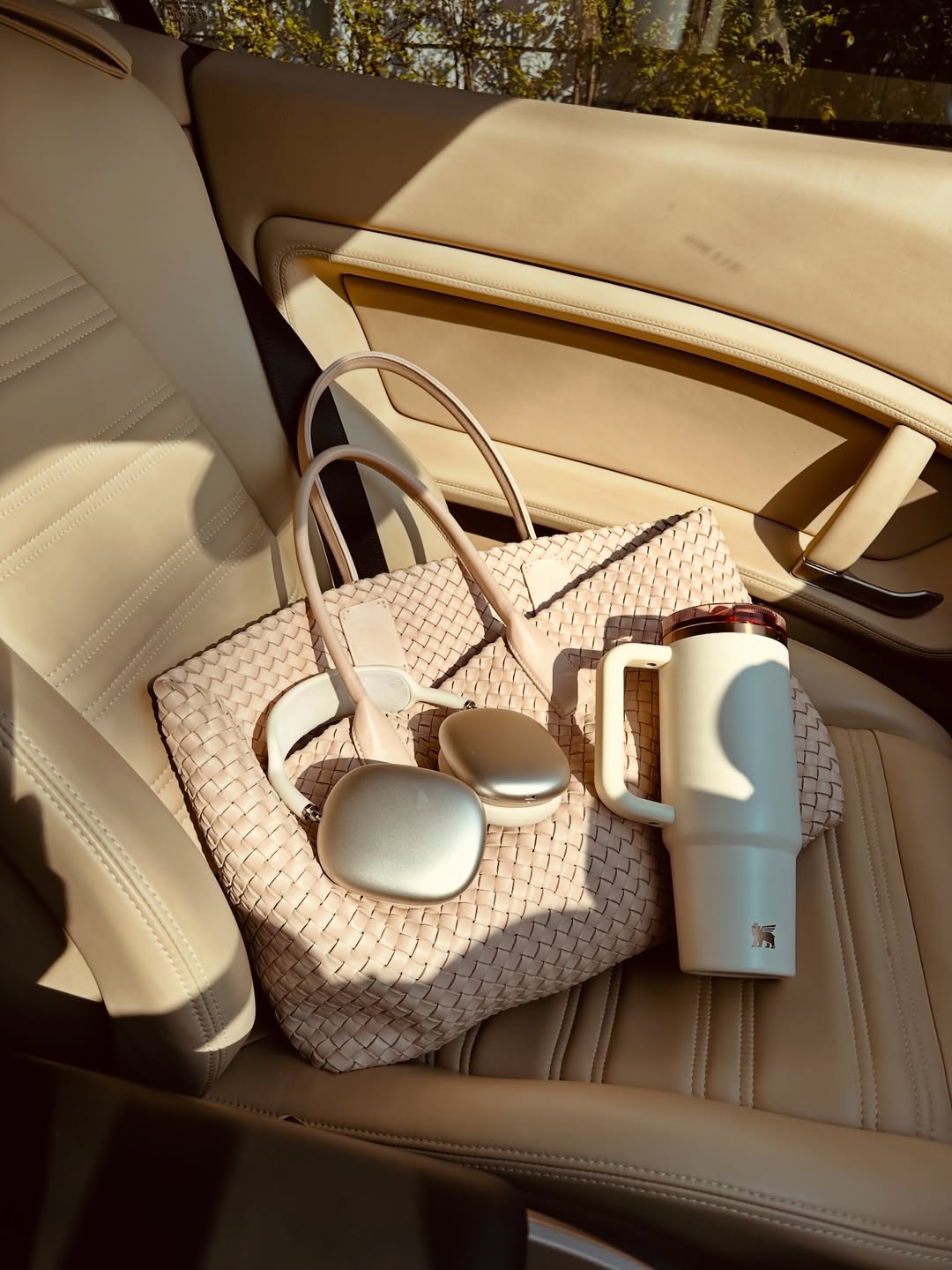 เอมมี่ - มรกต กิตติสาระ