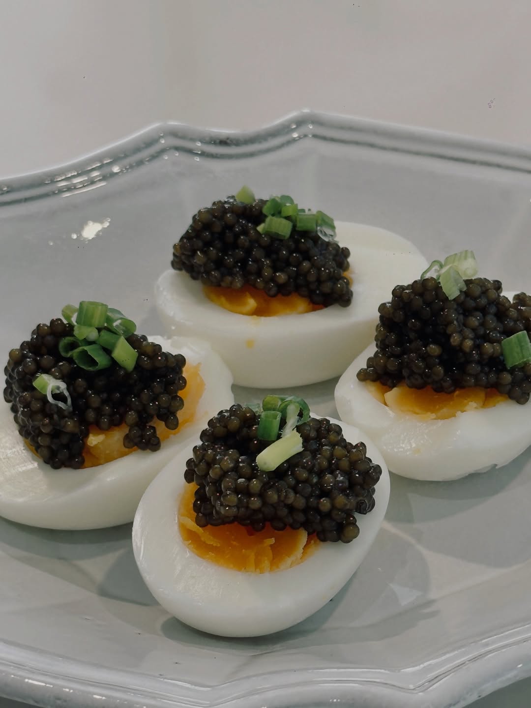 เอมมี่ - มรกต กิตติสาระ