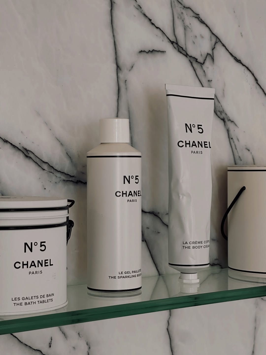 เอมมี่ - มรกต กิตติสาระ