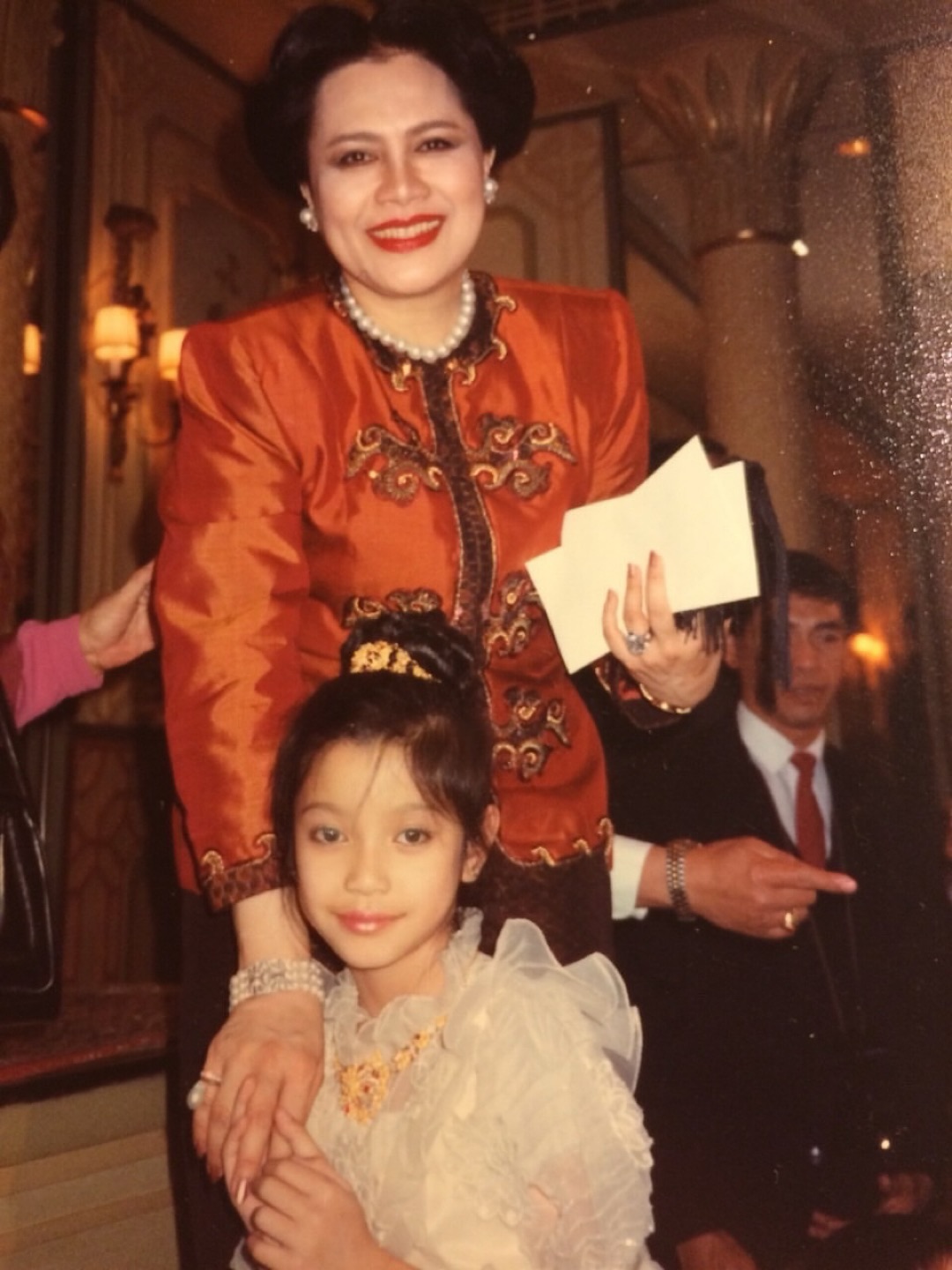 เอมมี่ - มรกต กิตติสาระ