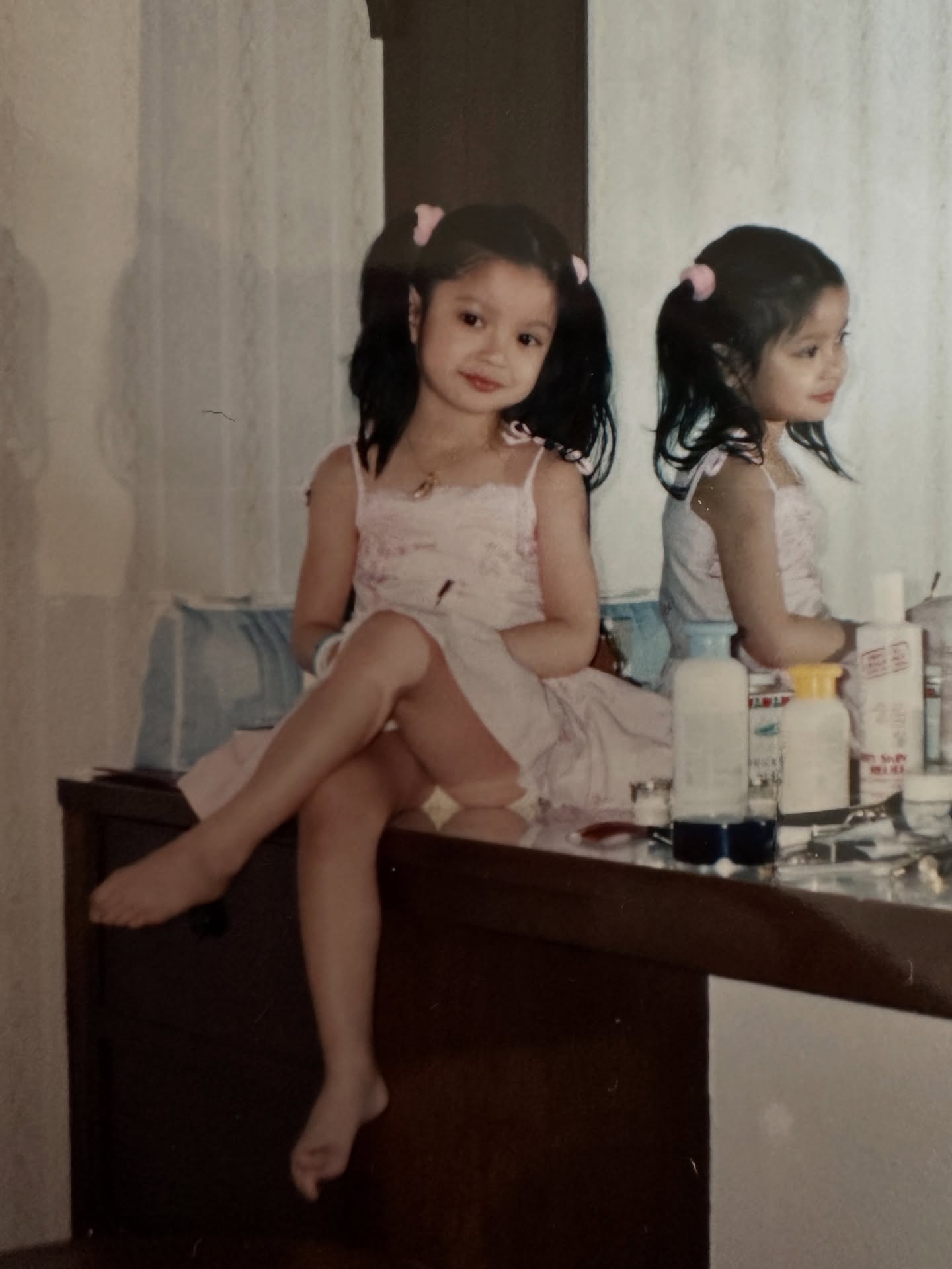 เอมมี่ - มรกต กิตติสาระ