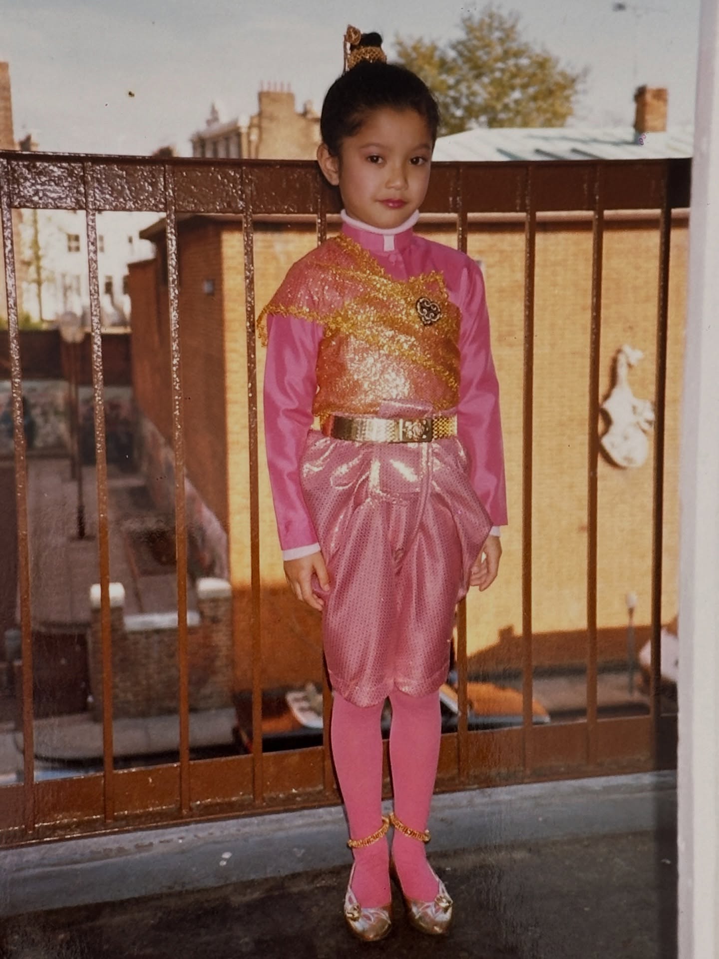 เอมมี่ - มรกต กิตติสาระ