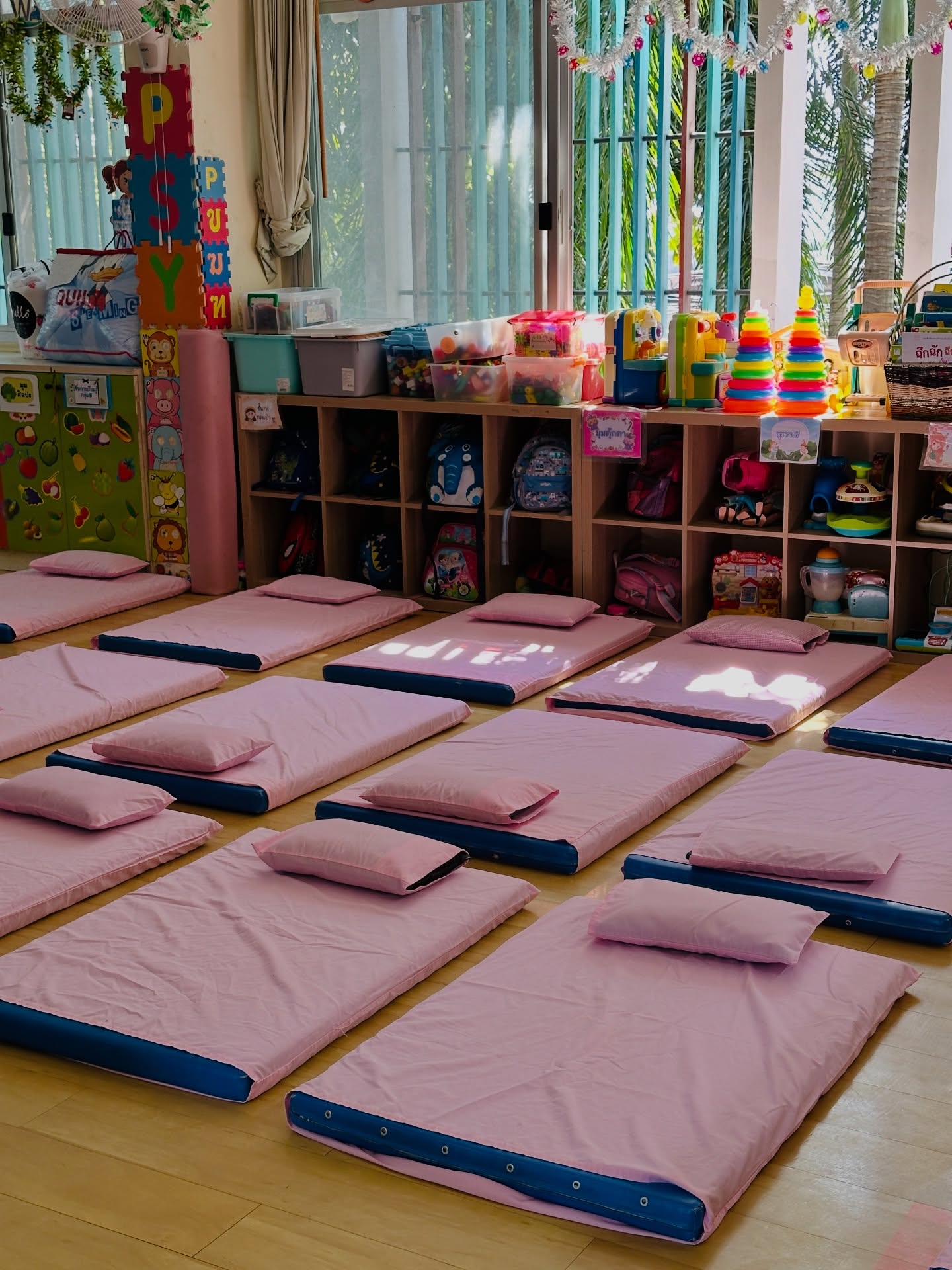 เอมมี่ - มรกต กิตติสาระ