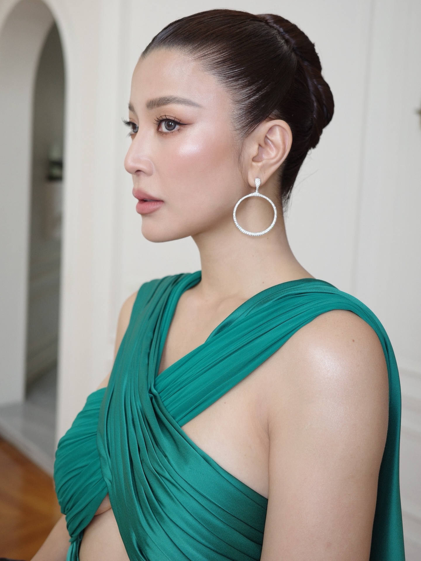 เอมมี่ - มรกต กิตติสาระ