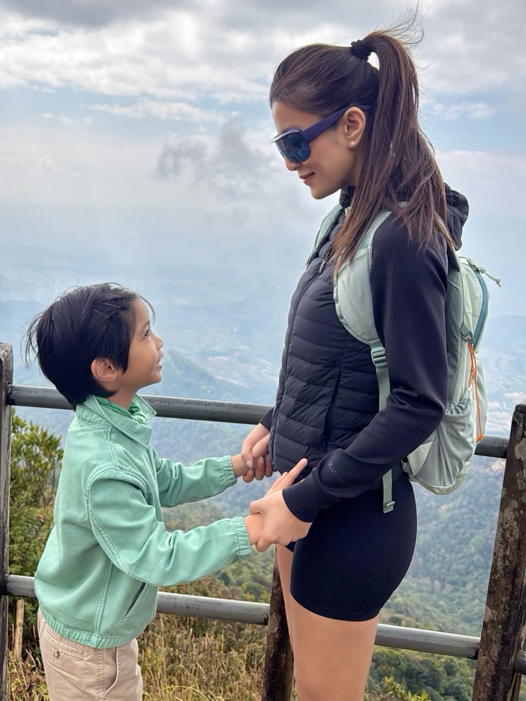 เอมมี่ - มรกต กิตติสาระ