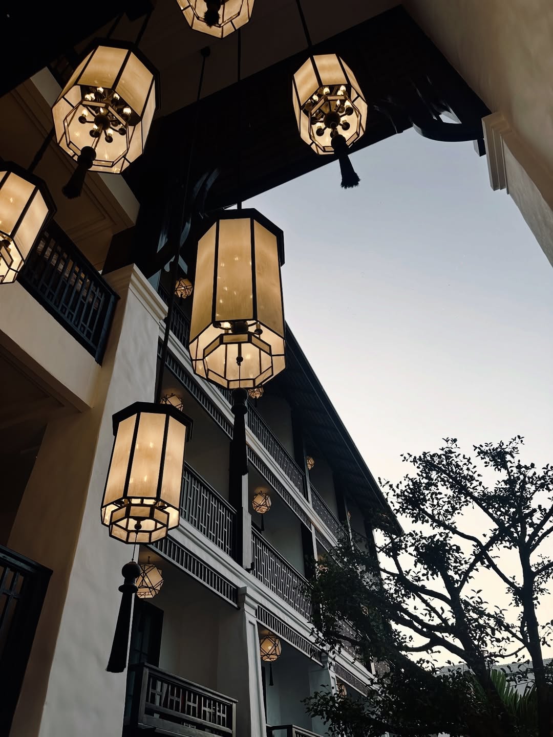 เอมมี่ - มรกต กิตติสาระ