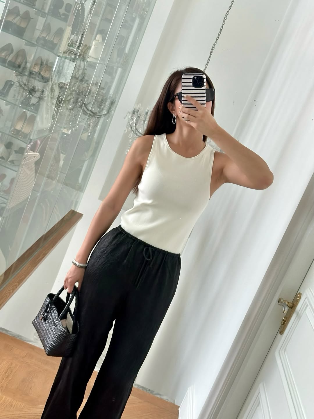 เอมมี่ - มรกต กิตติสาระ