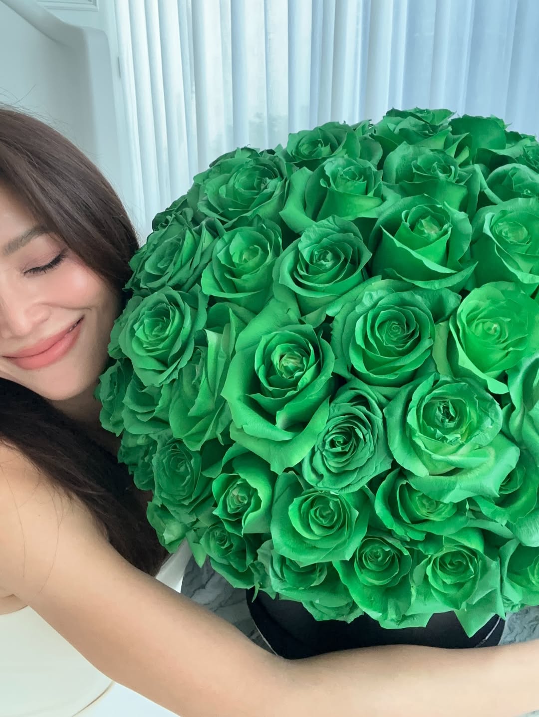 เอมมี่ - มรกต กิตติสาระ