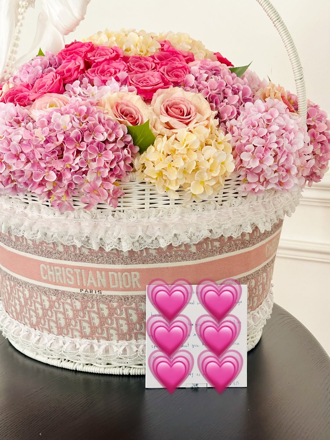 เอมมี่ - มรกต กิตติสาระ