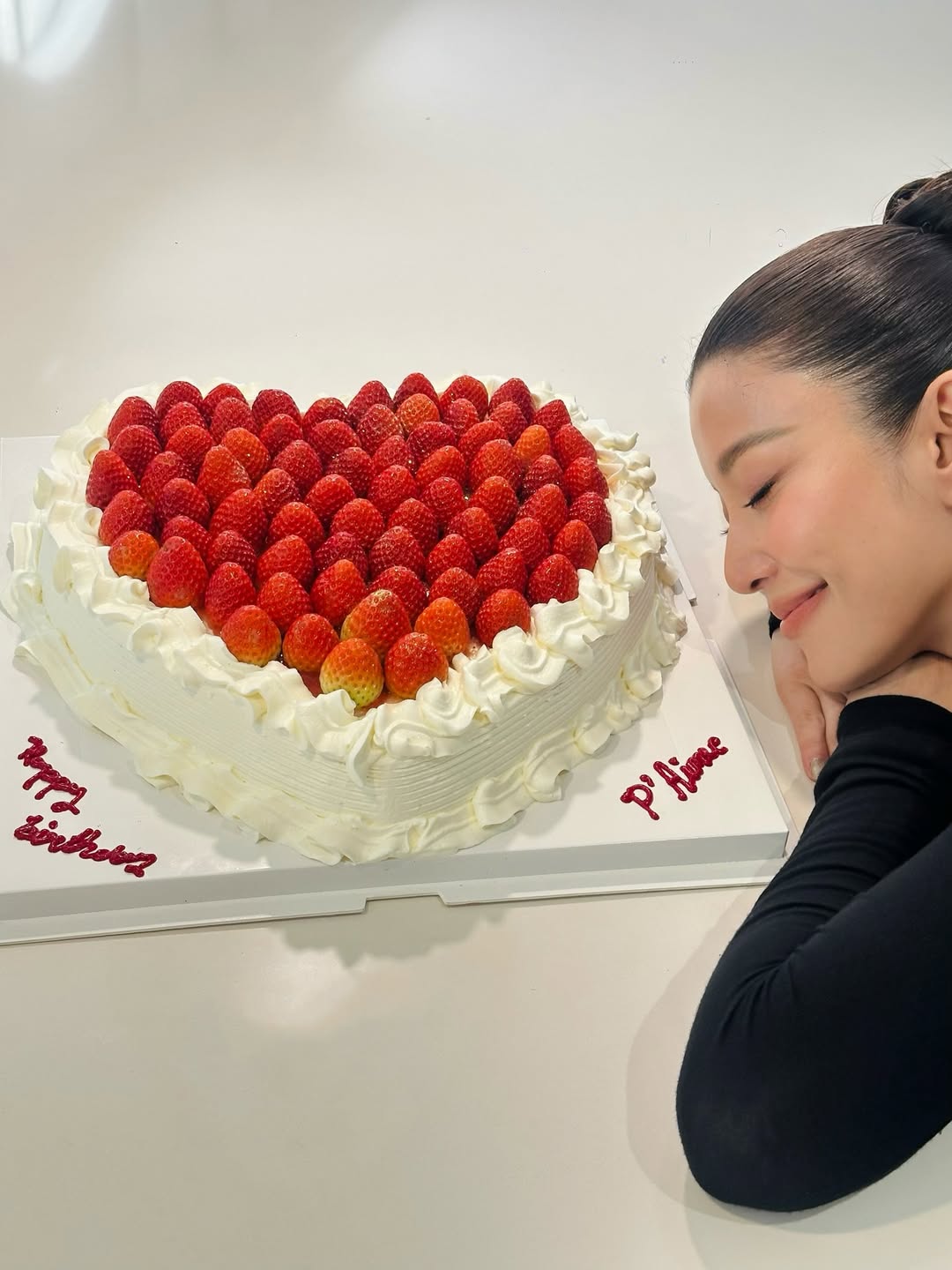 เอมมี่ - มรกต กิตติสาระ