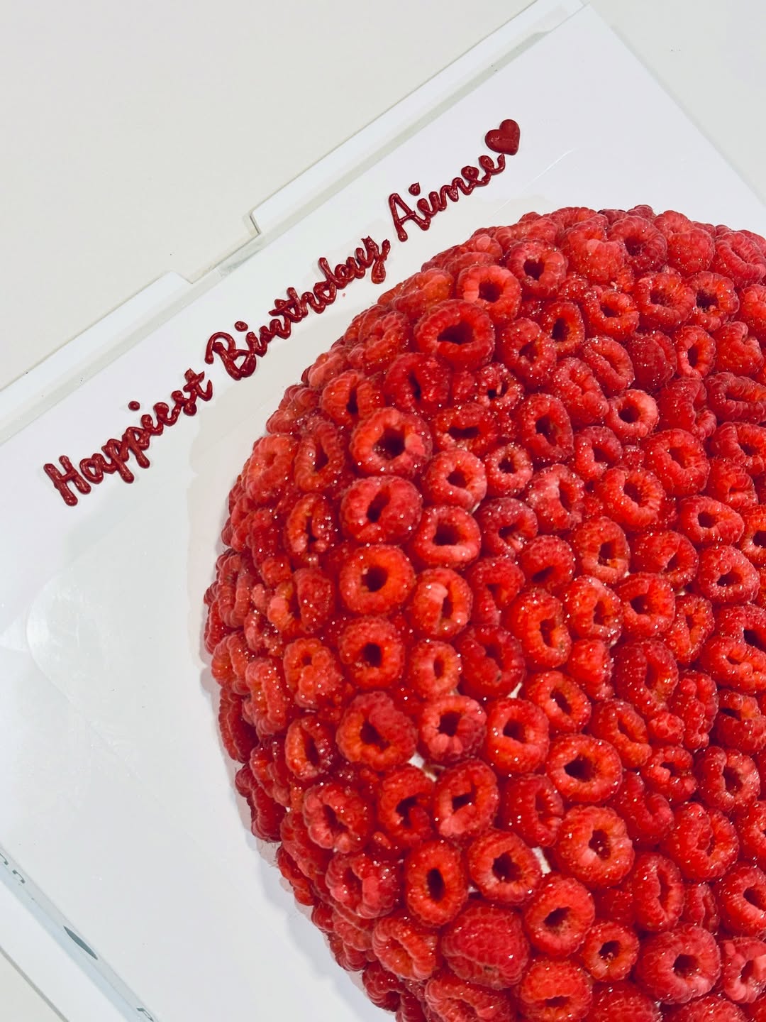 เอมมี่ - มรกต กิตติสาระ