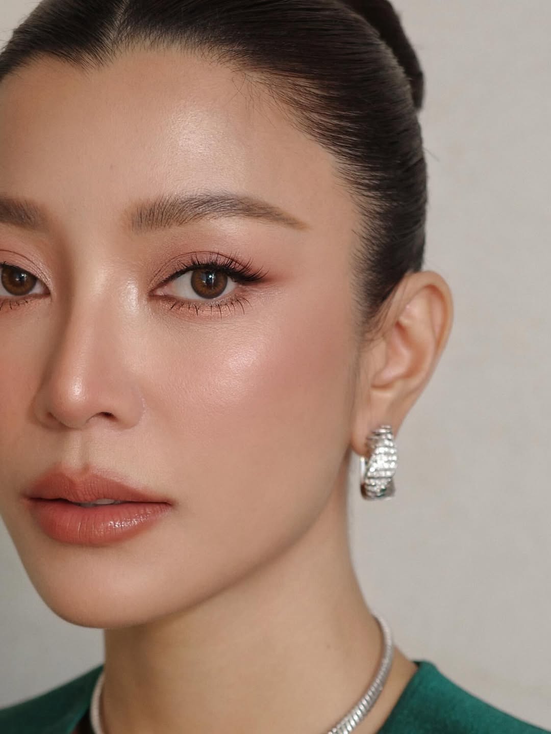 เอมมี่ - มรกต กิตติสาระ