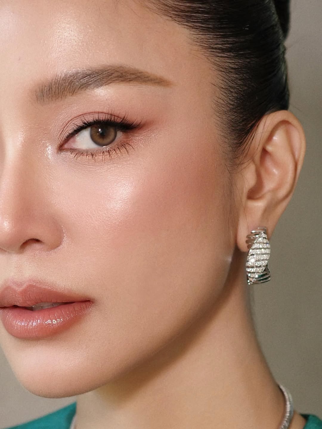 เอมมี่ - มรกต กิตติสาระ