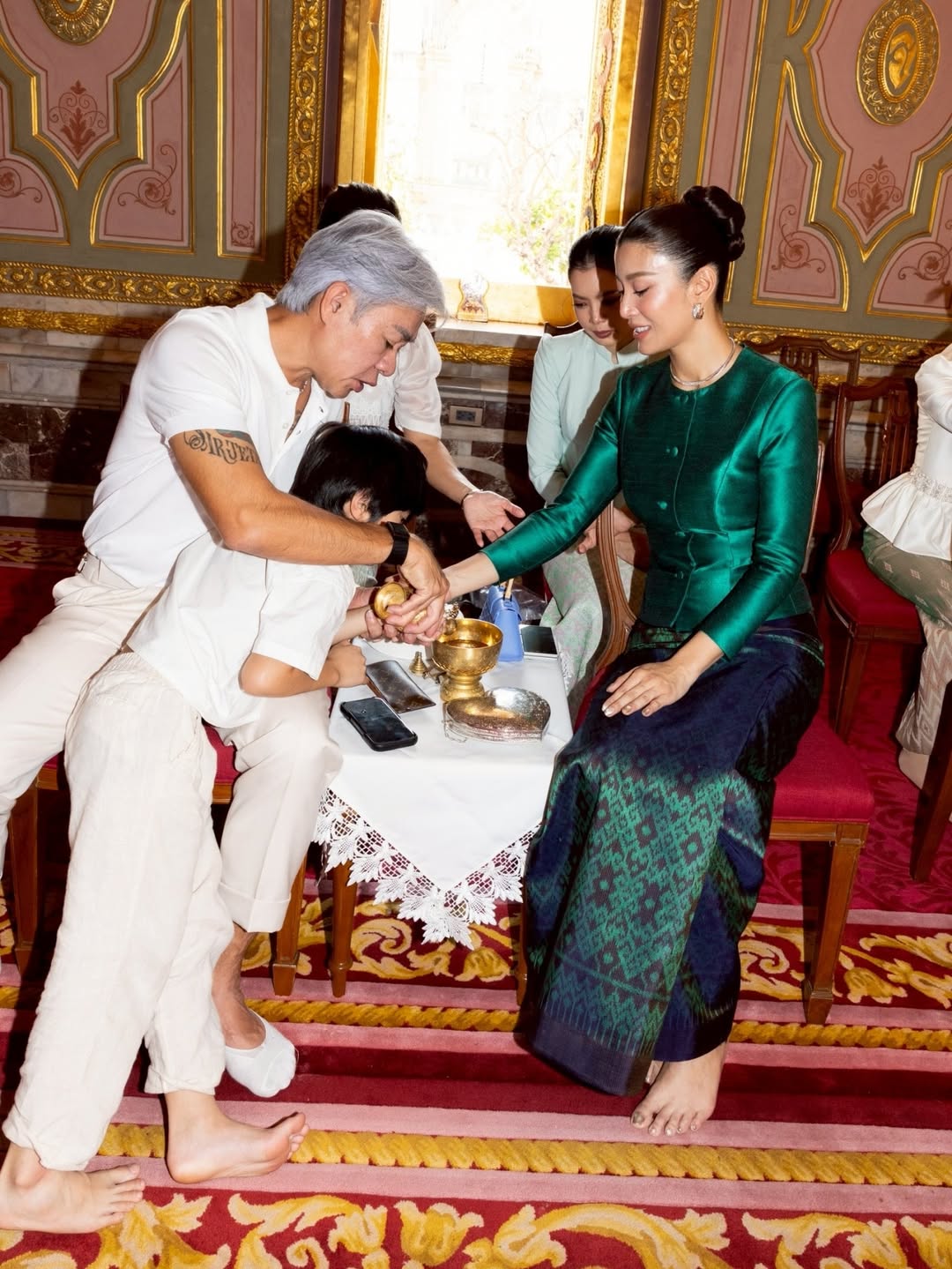 เอมมี่ - มรกต กิตติสาระ