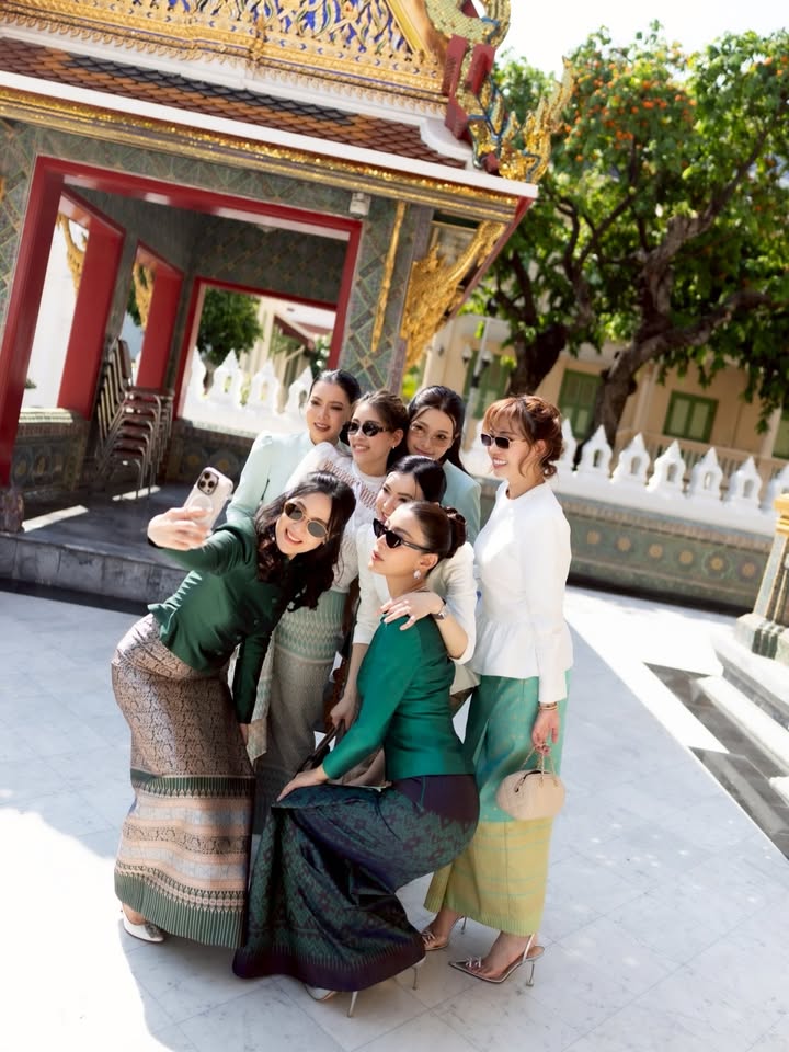 เอมมี่ - มรกต กิตติสาระ