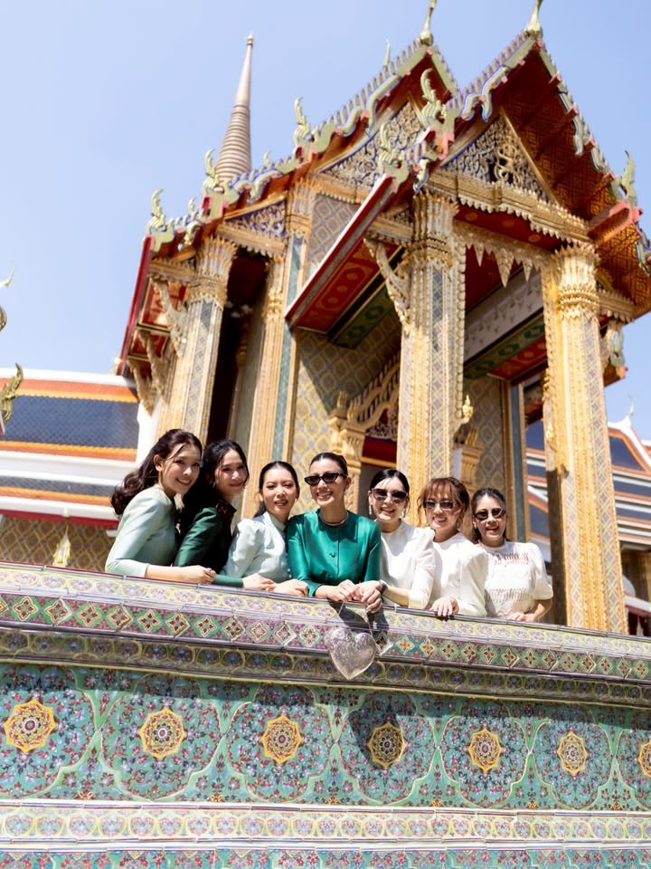 เอมมี่ - มรกต กิตติสาระ