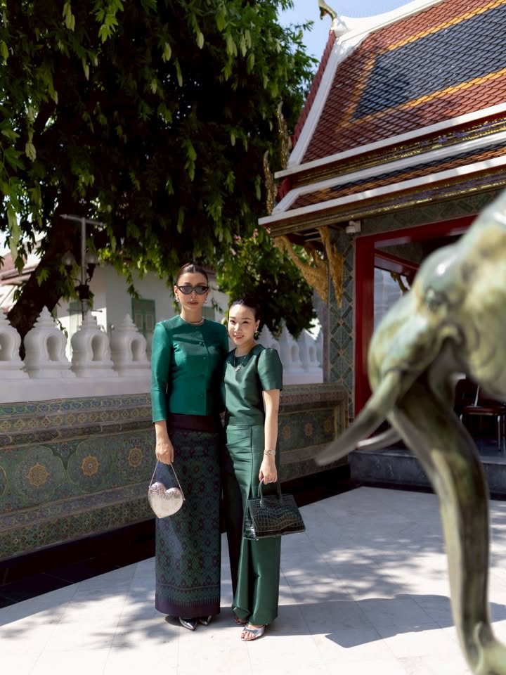 เอมมี่ - มรกต กิตติสาระ