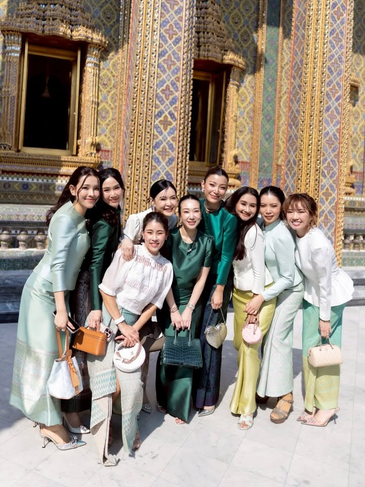 เอมมี่ - มรกต กิตติสาระ