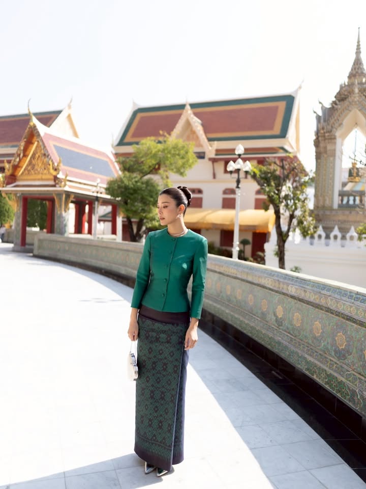 เอมมี่ - มรกต กิตติสาระ