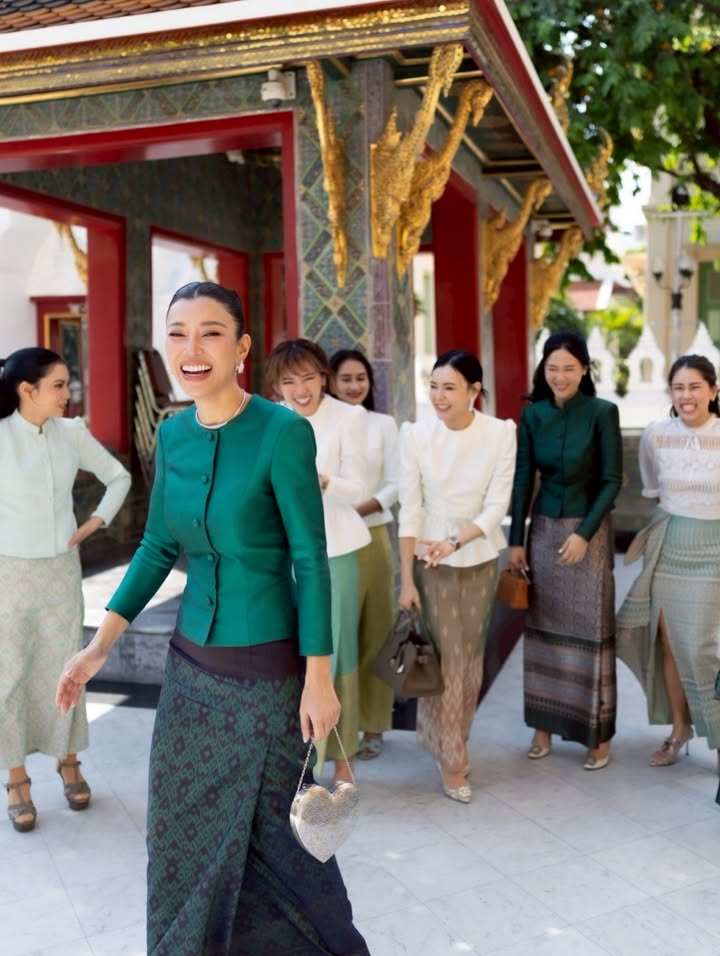 เอมมี่ - มรกต กิตติสาระ