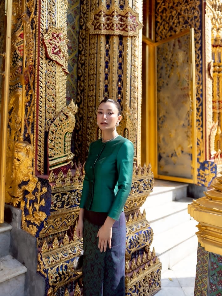 เอมมี่ - มรกต กิตติสาระ