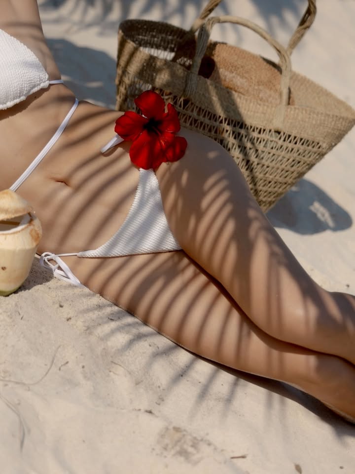 เอมมี่ - มรกต กิตติสาระ