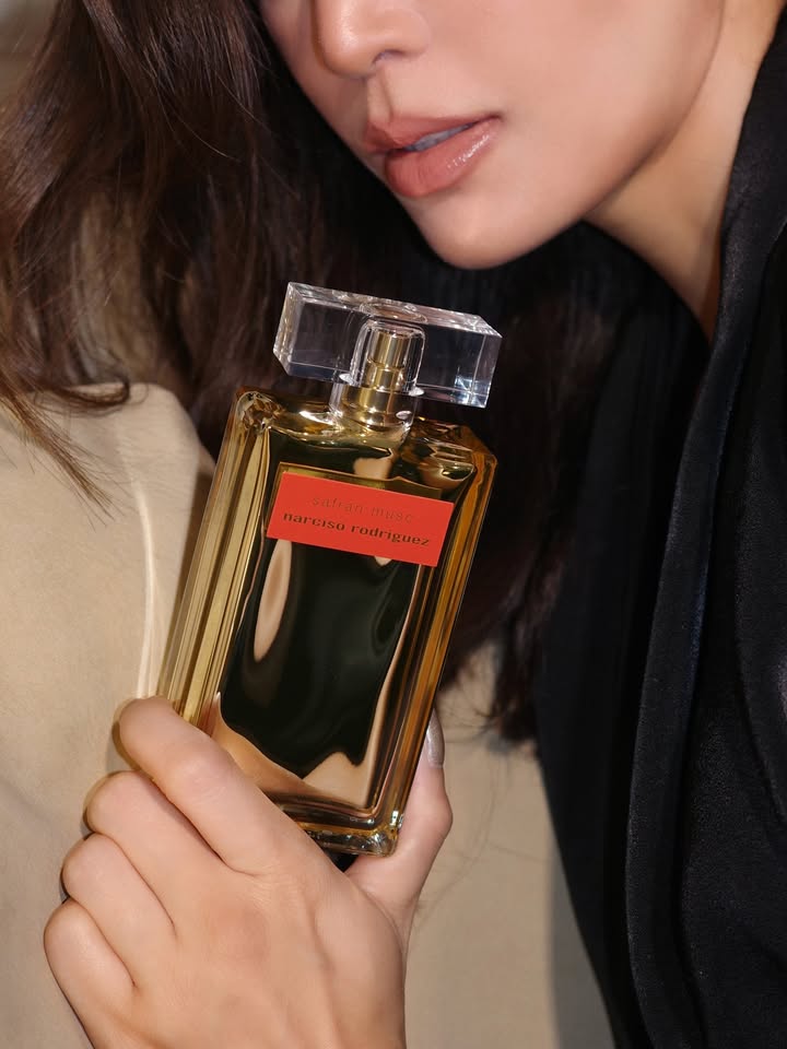 เอมมี่ - มรกต กิตติสาระ