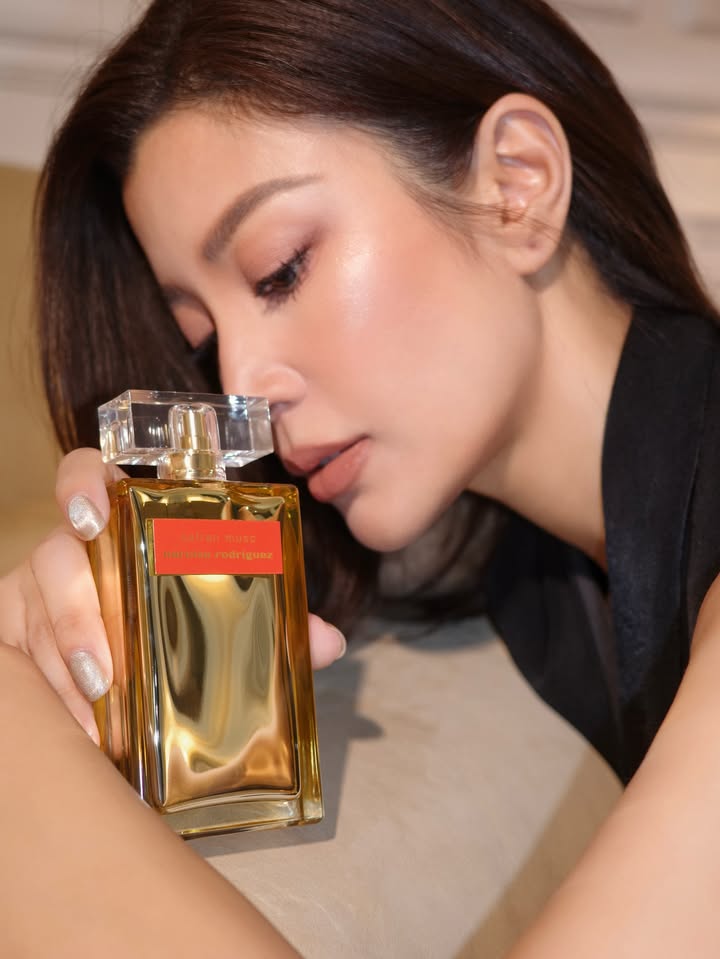 เอมมี่ - มรกต กิตติสาระ