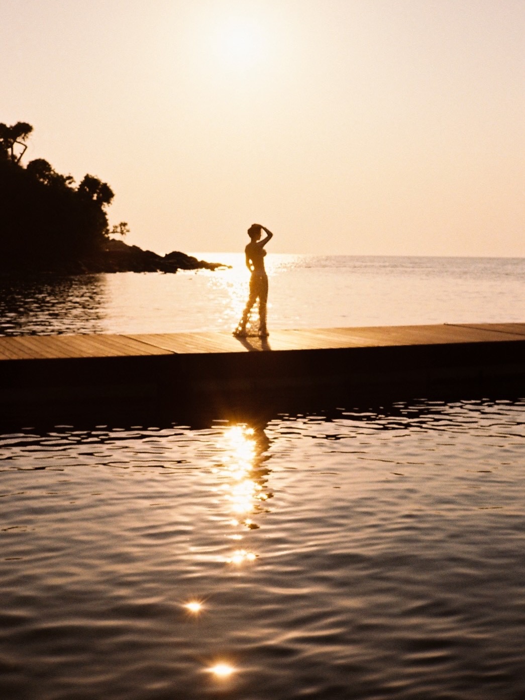 เอมมี่ - มรกต กิตติสาระ