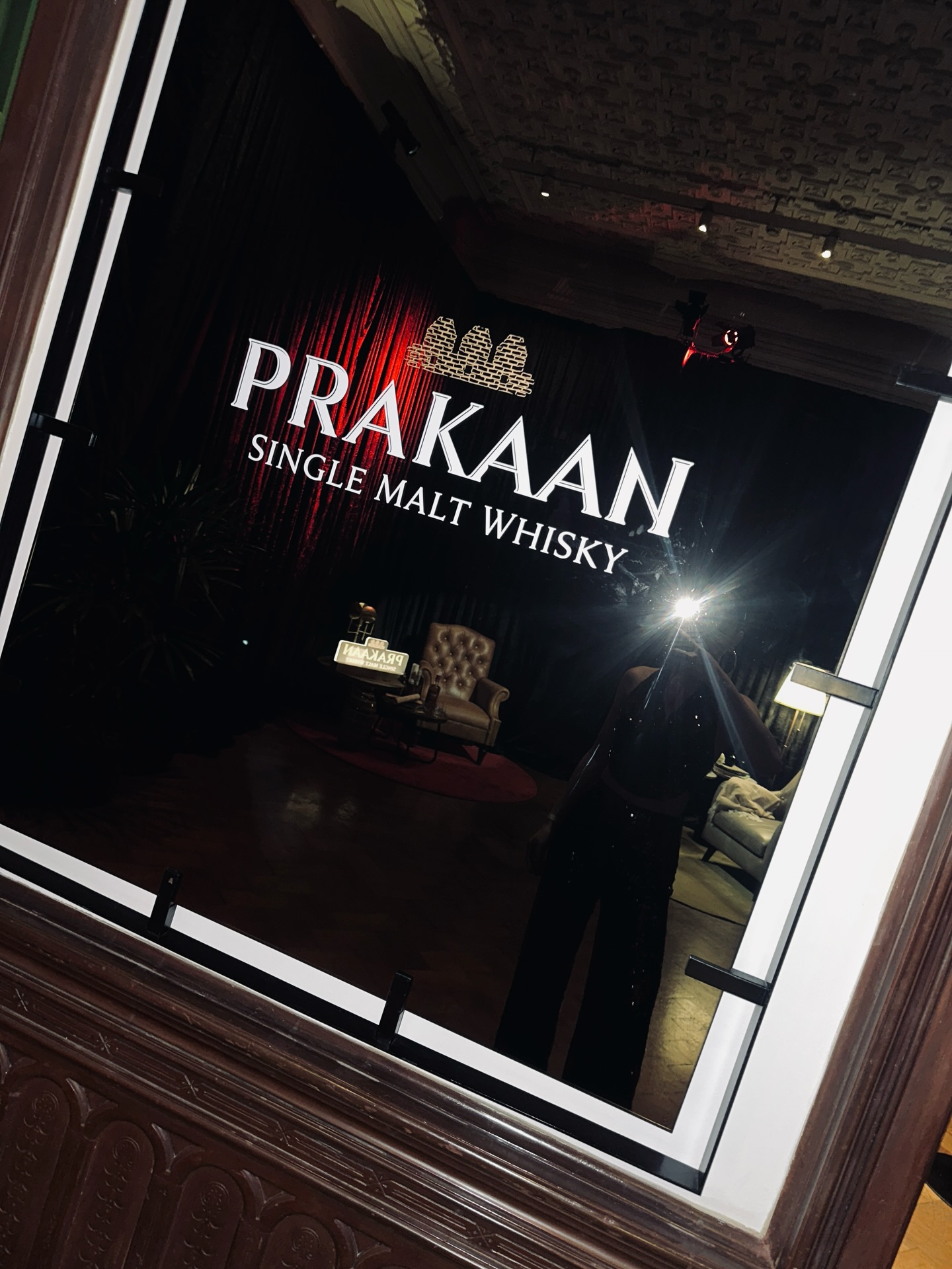 เอมมี่ - มรกต กิตติสาระ