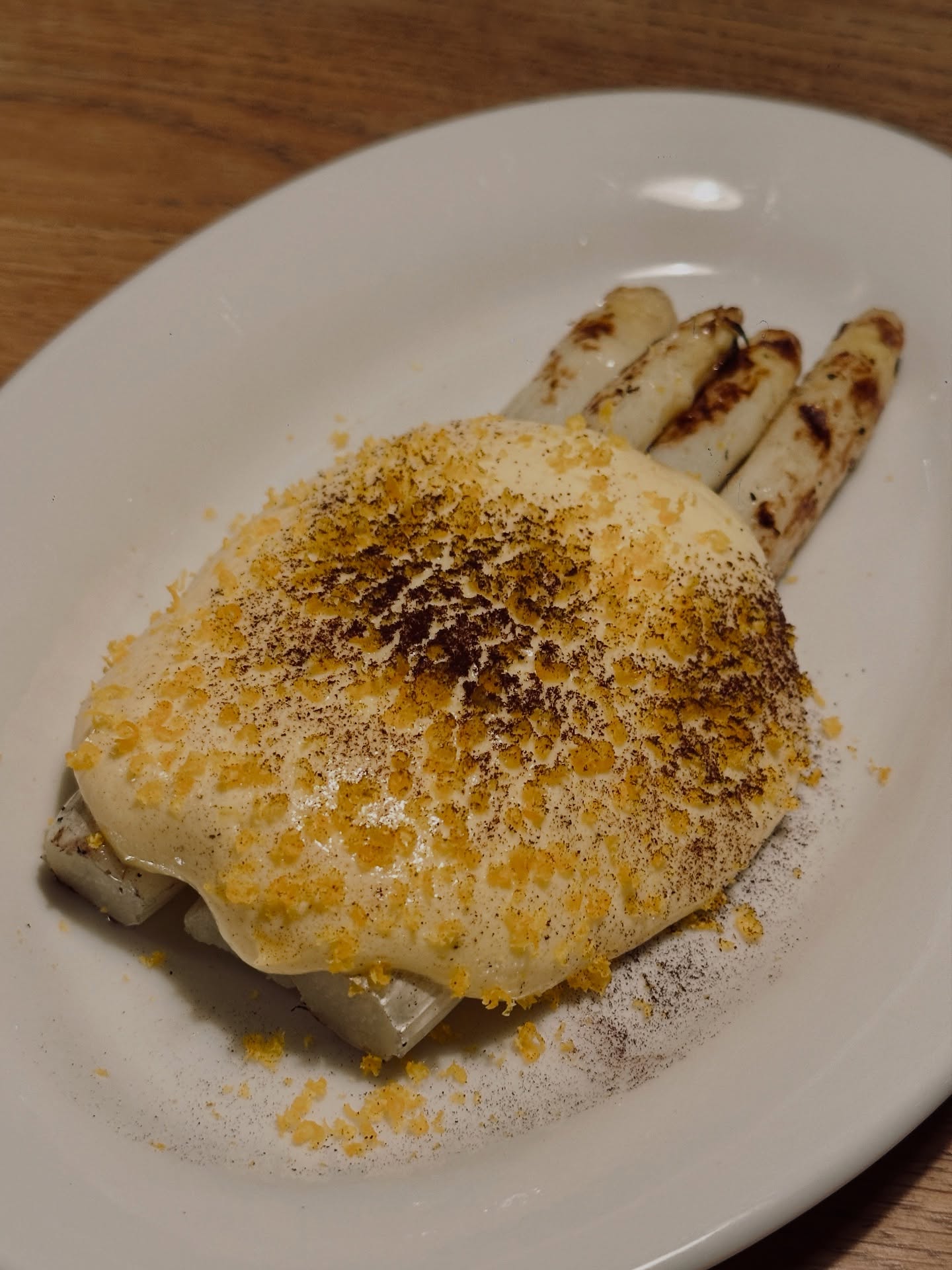 เอมมี่ - มรกต กิตติสาระ