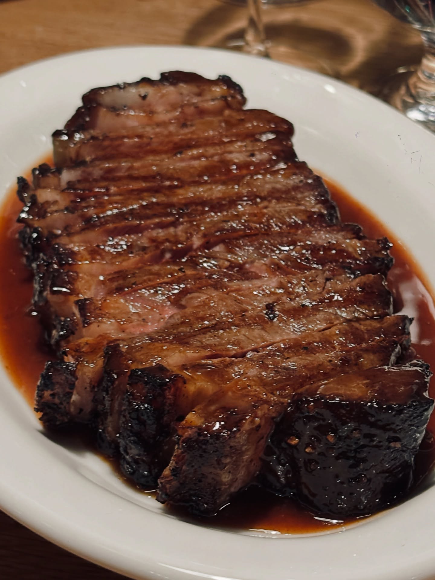 เอมมี่ - มรกต กิตติสาระ