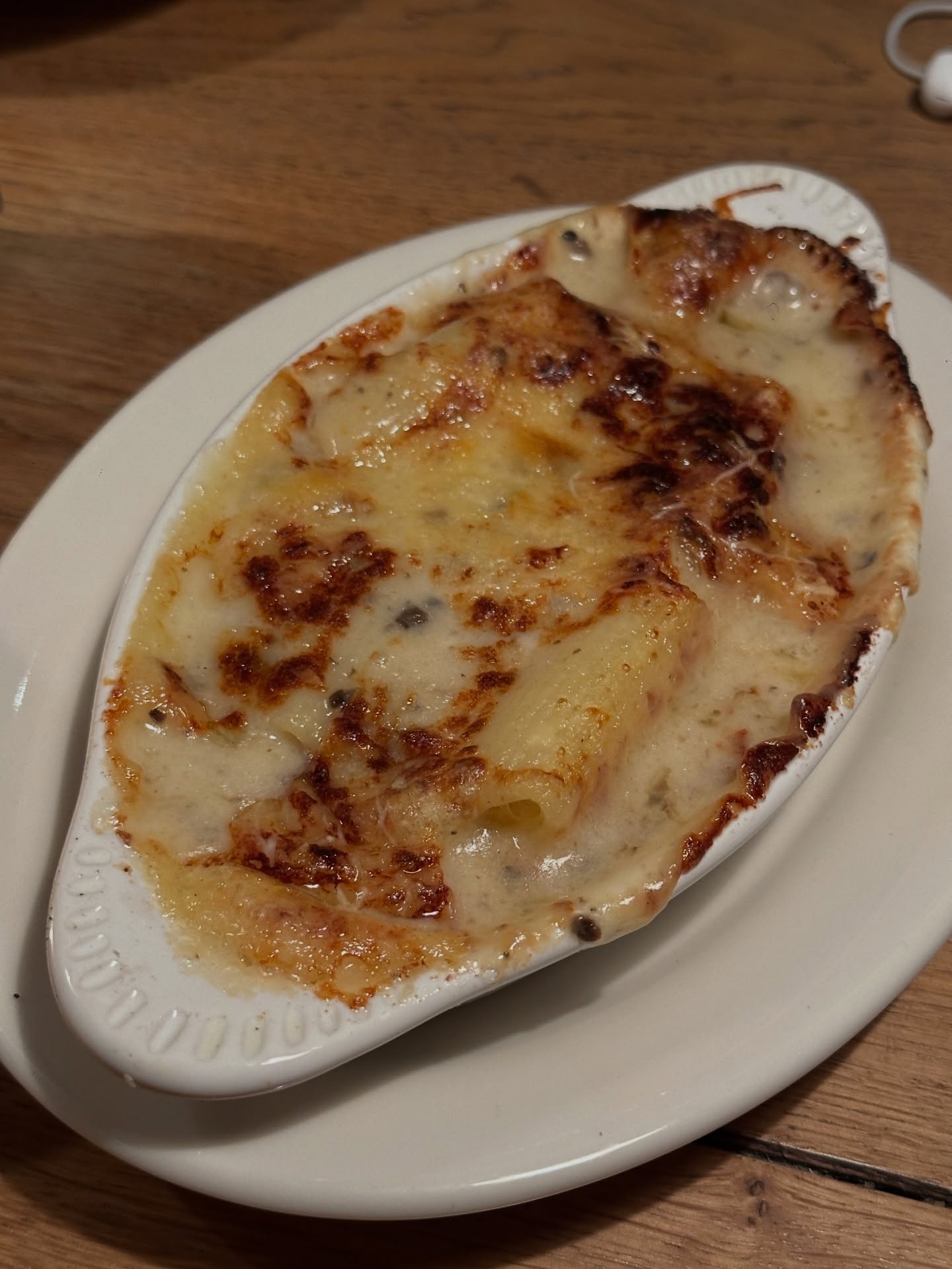 เอมมี่ - มรกต กิตติสาระ