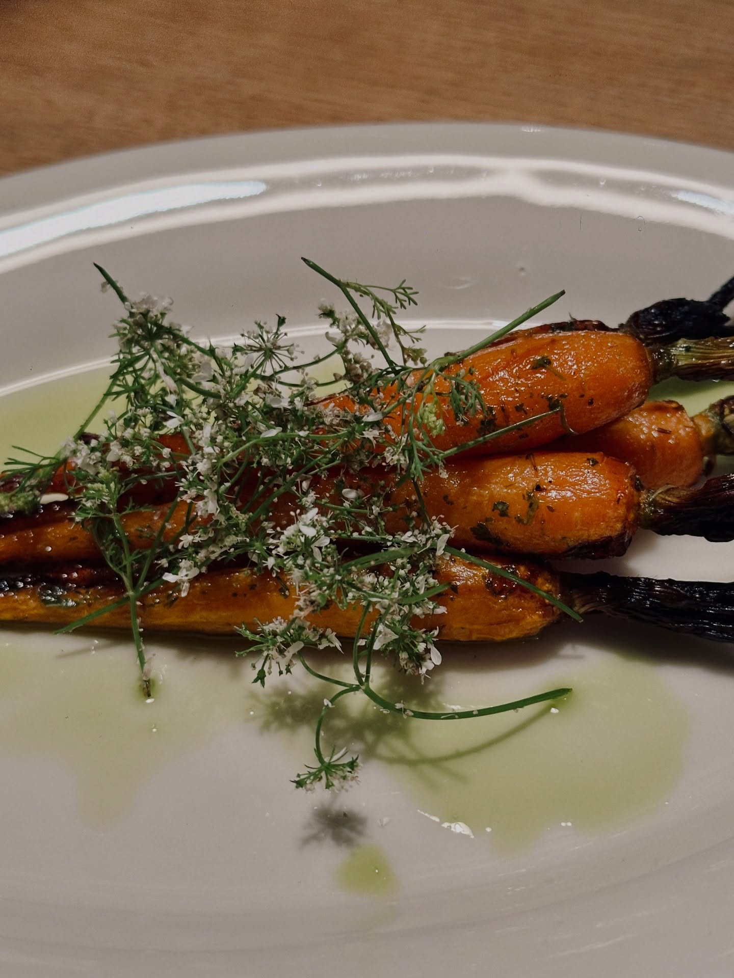 เอมมี่ - มรกต กิตติสาระ