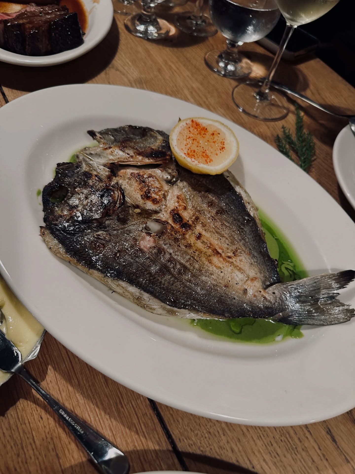 เอมมี่ - มรกต กิตติสาระ