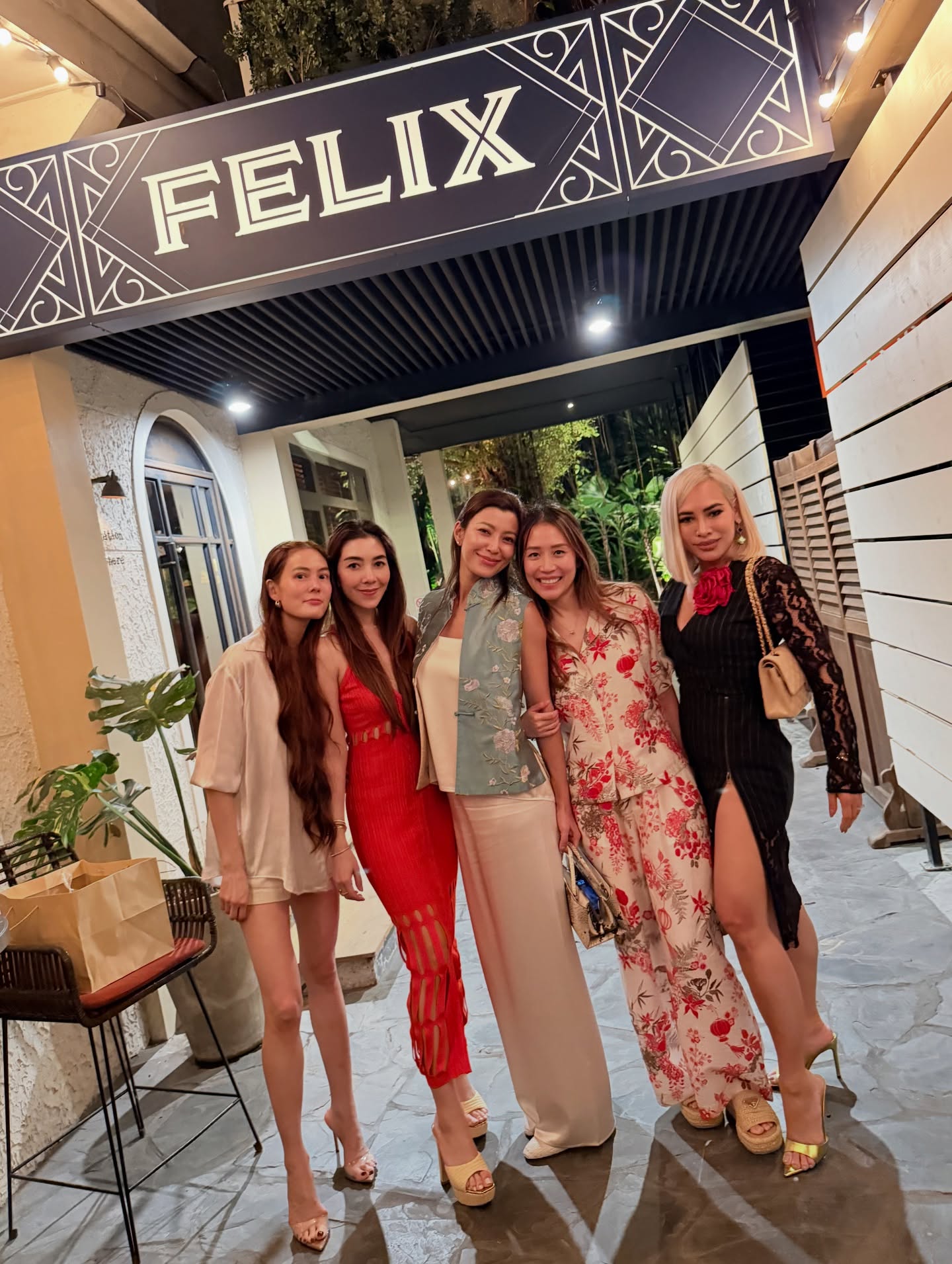 เอมมี่ - มรกต กิตติสาระ