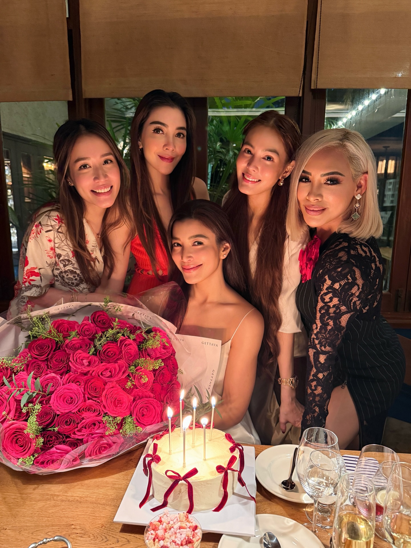 เอมมี่ - มรกต กิตติสาระ