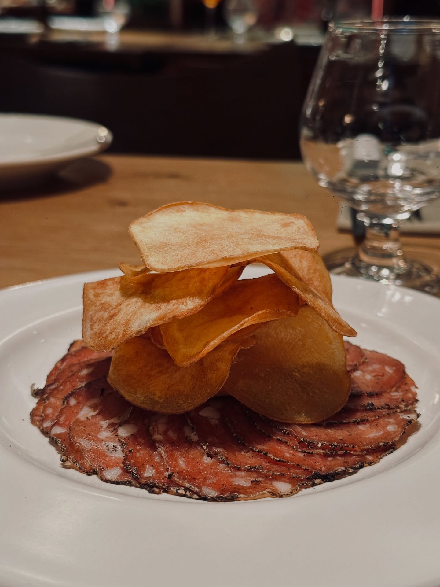 เอมมี่ - มรกต กิตติสาระ