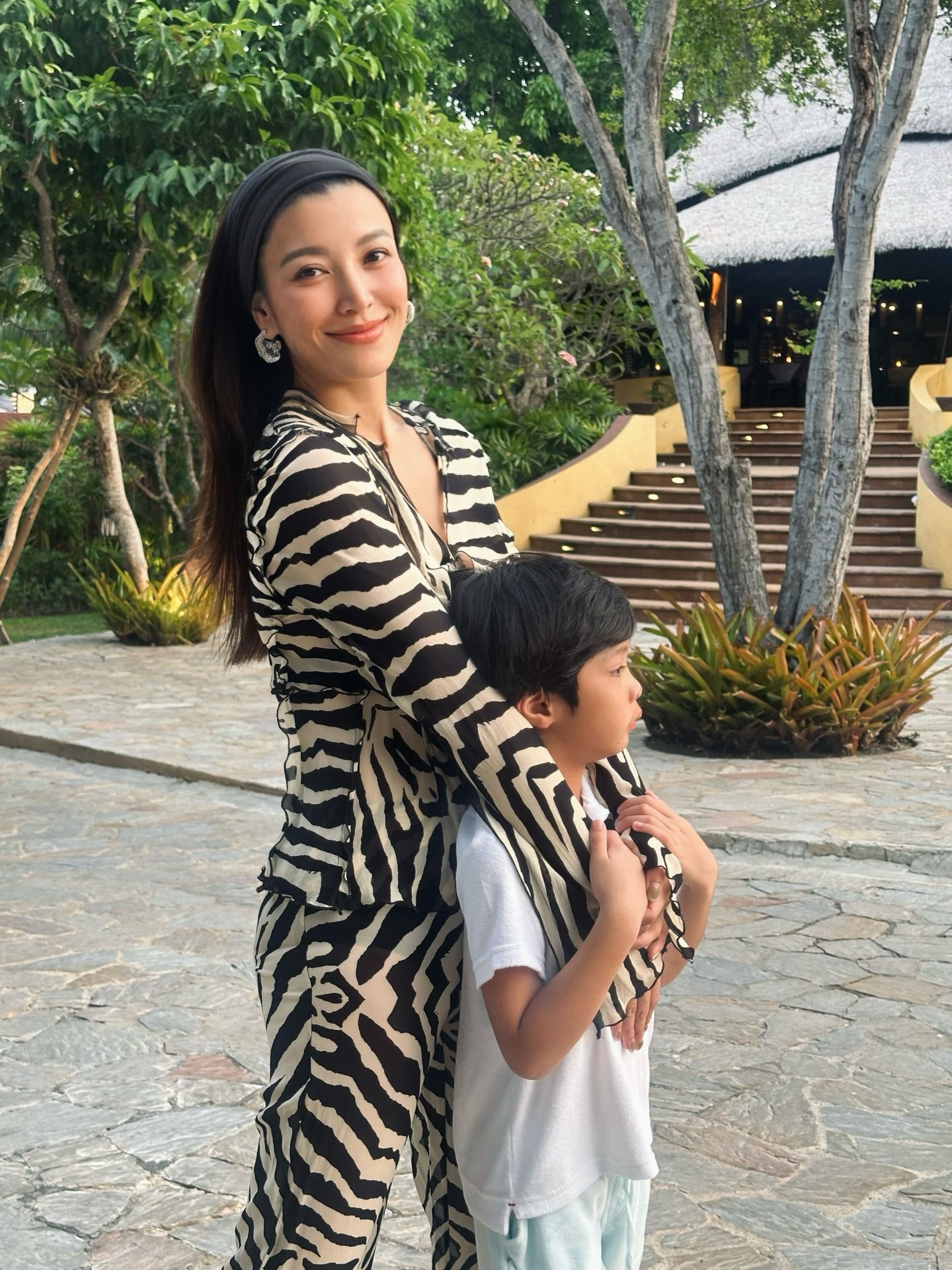 เอมมี่ - มรกต กิตติสาระ