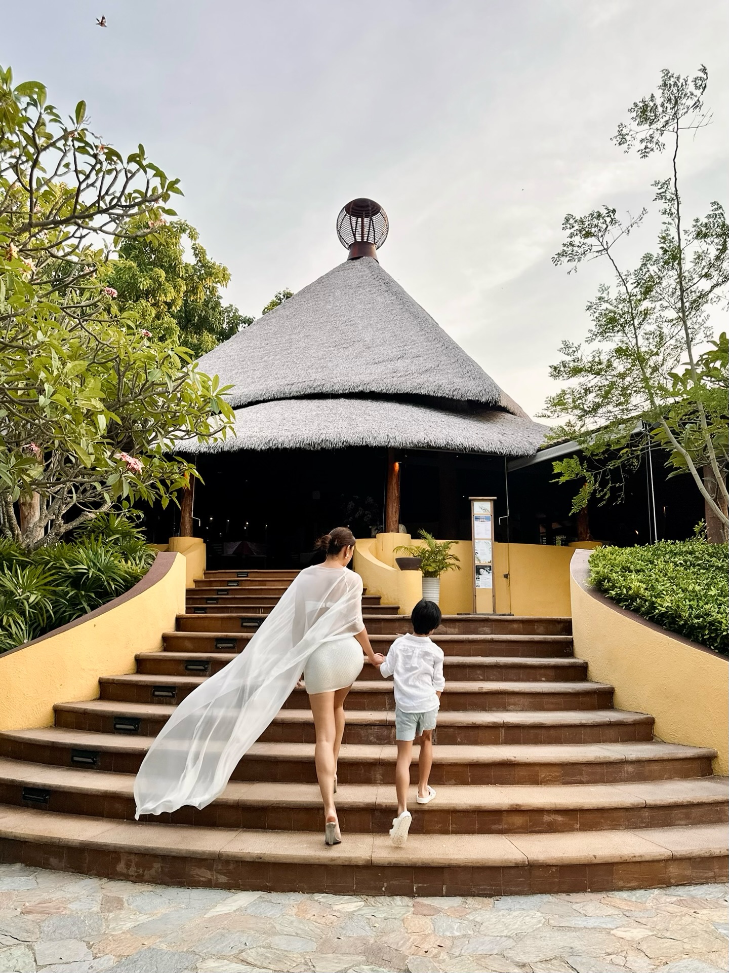 เอมมี่ - มรกต กิตติสาระ