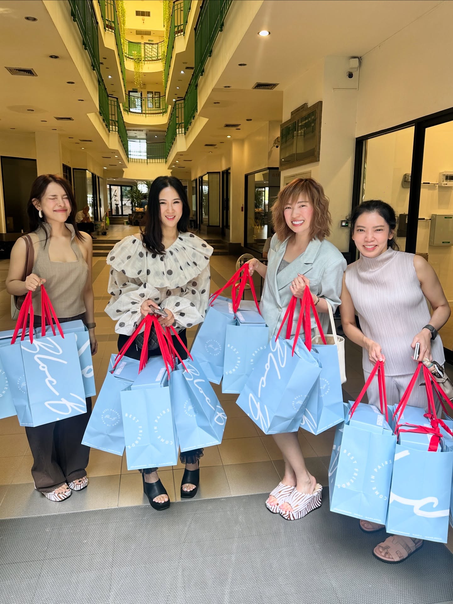 เอมมี่ - มรกต กิตติสาระ