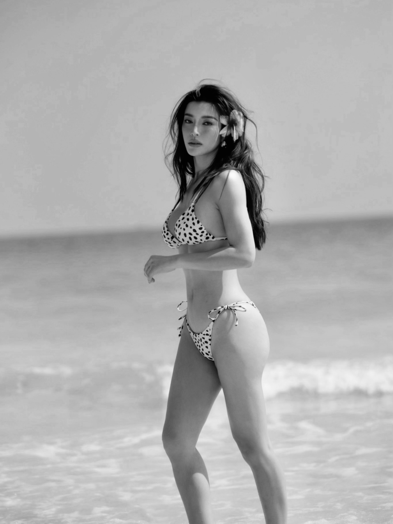 เอมมี่ - มรกต กิตติสาระ